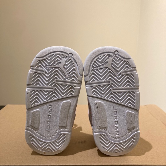 Air Jordan 5 Retro ‘Easter’ Sneakers - Picture 5 of 5